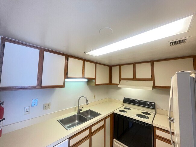 Foto del edificio - 1/1.5 Townhome in Gated Community! -- Appl...