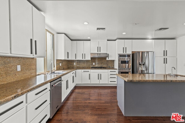 Building Photo - 2619 Rinconia Dr