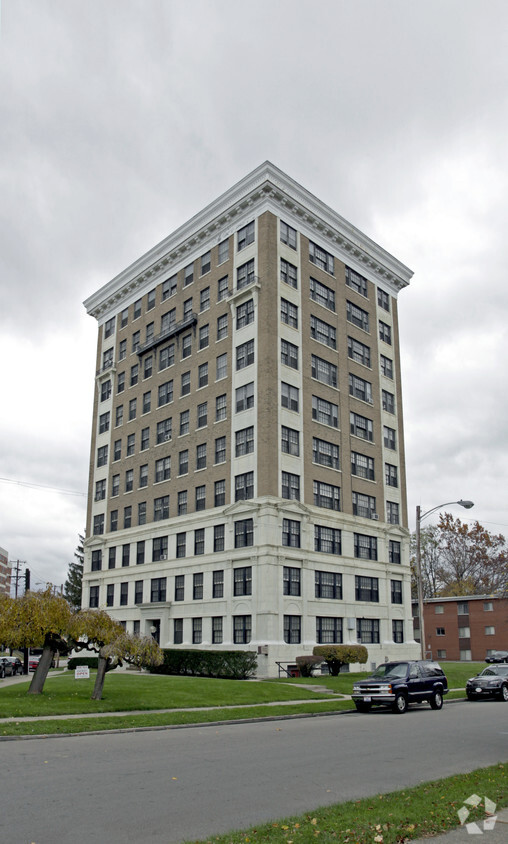 Primary Photo - Commodore Apartments