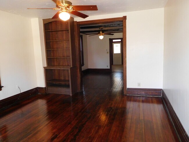 Foto del edificio - 231-233 W. Sixth St.