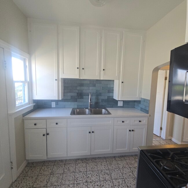 Building Photo - 479 Gaviota Ave