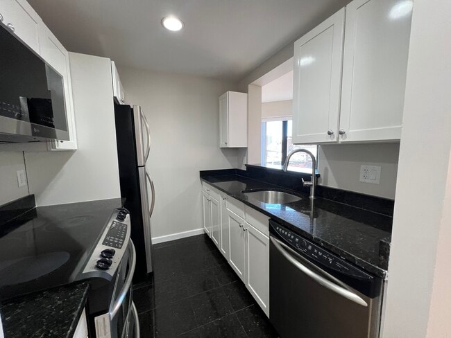 Building Photo - 1661 Washington St