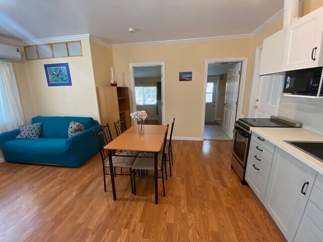 Building Photo - 2524 Nightingale Dr