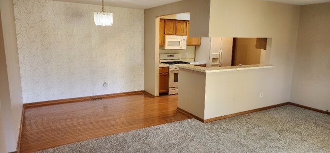 Building Photo - 49435 Richmond Ct