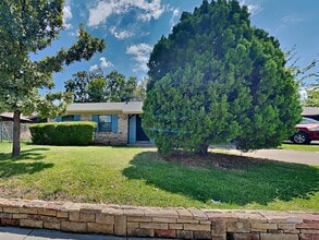 Building Photo - 2116 Crockett Dr
