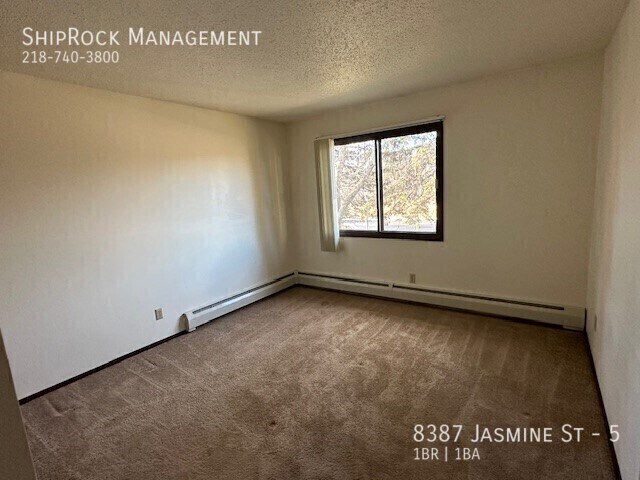 Foto del edificio - 8387 Jasmine St