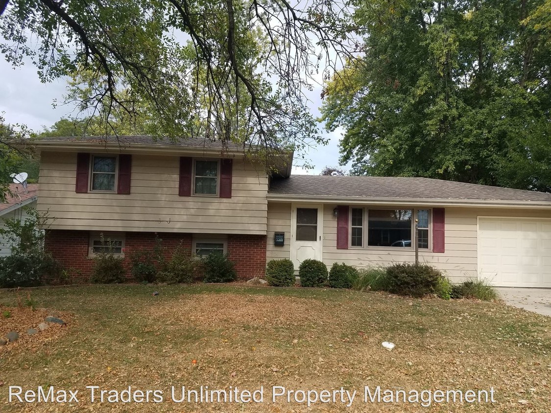 Primary Photo - 3 br, 1.5 bath House - 2217 Crestview Dr.