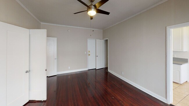 Foto del interior - Arwyn Manor Apartments...New York Style..Newly Remodeled Apartments...Hardwood Floors! CALL NOW!