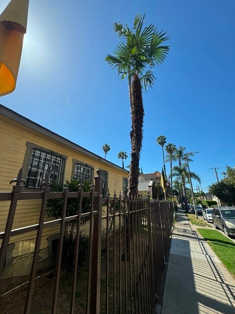 Building Photo - 1638 N Serrano Ave