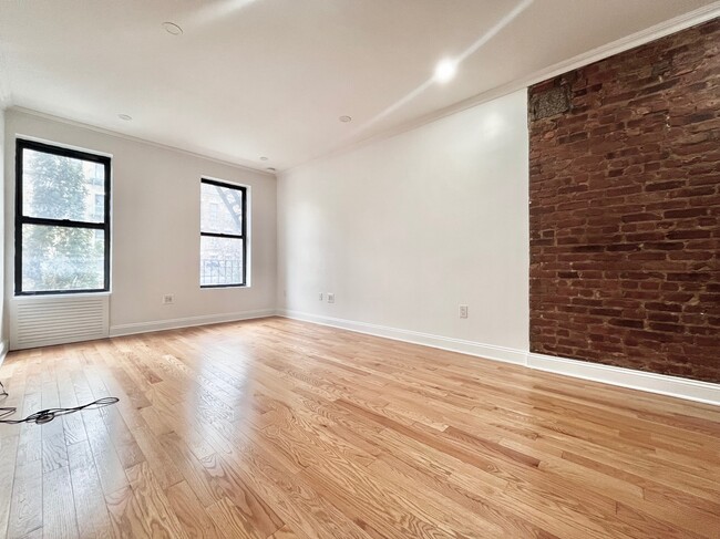 Foto del edificio - 125 Sherman Ave