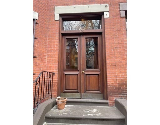 Building Photo - 104 Chandler St