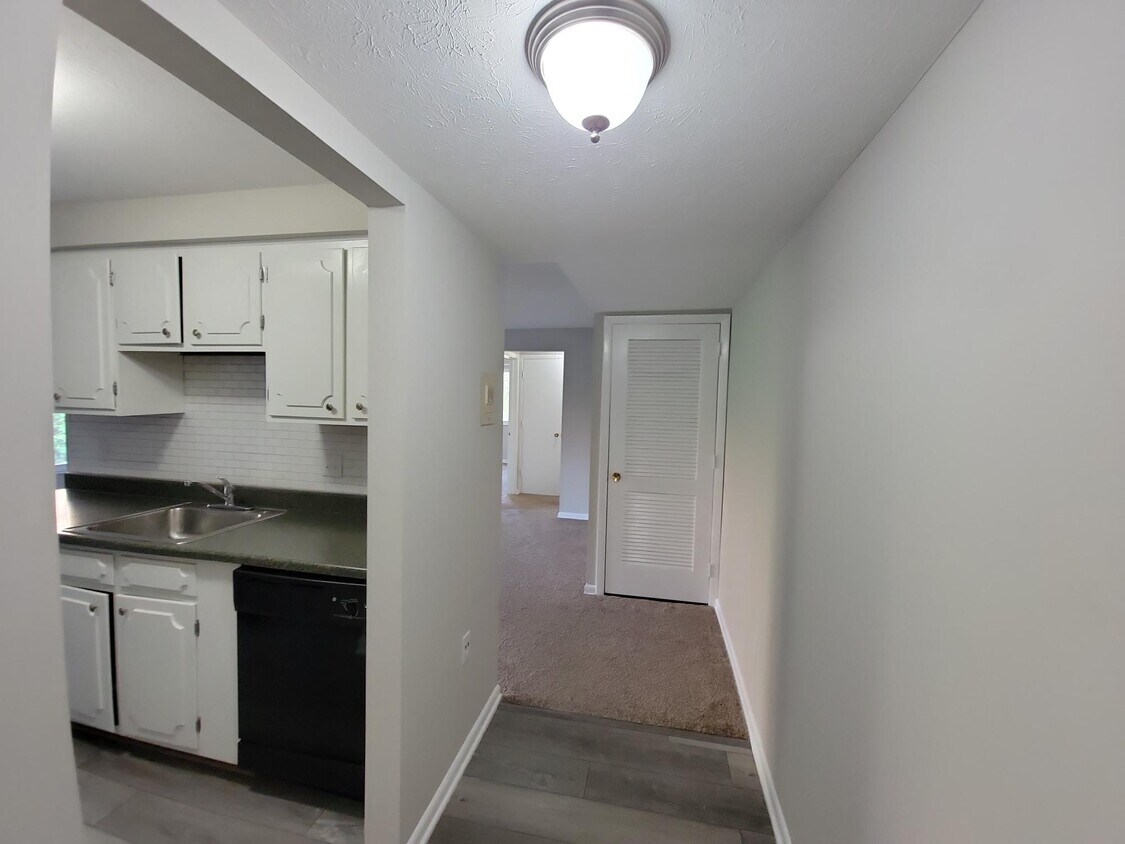 22121 River Oaks Dr Unit E6, Rocky River, OH 44116 Condo for Rent in