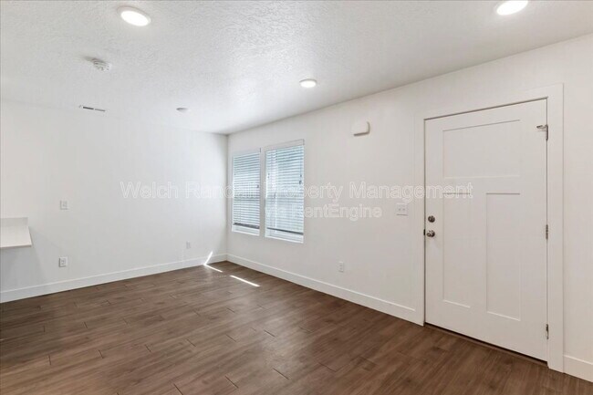 Foto del edificio - 1173 Shady Brook Ln S