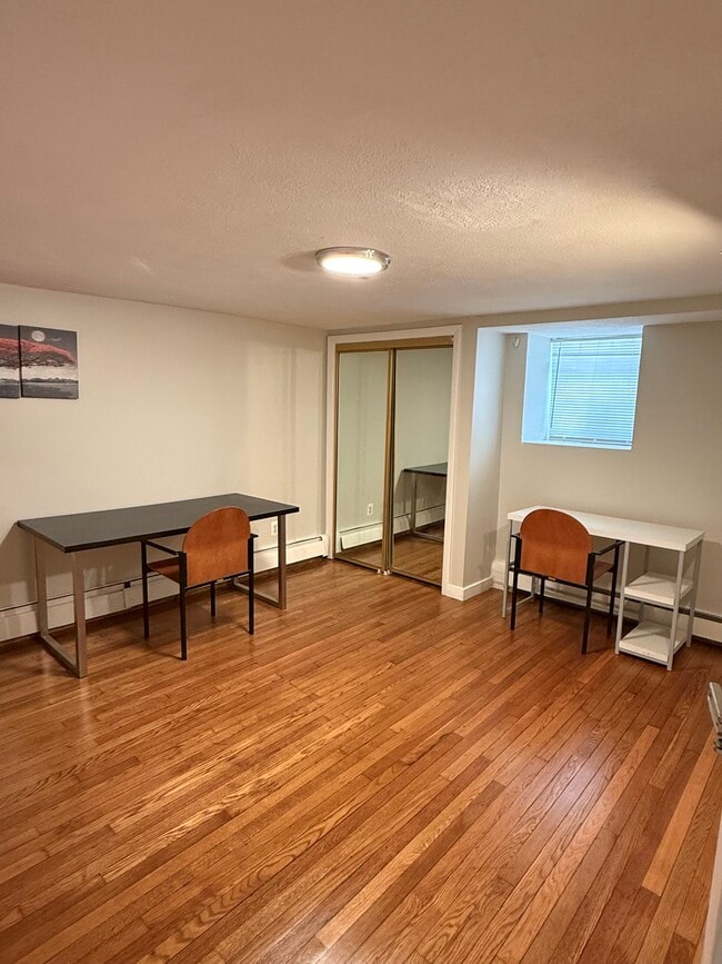 Building Photo - 84 Thorndike St