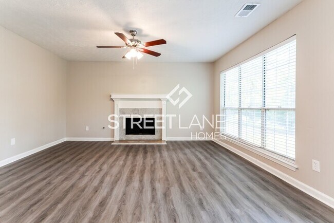 Building Photo - REDUCED!