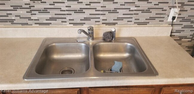 Foto del edificio - 24613 Lauren Ave