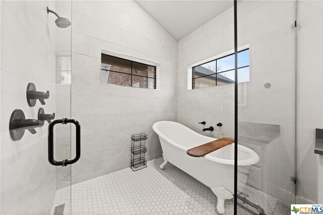 Foto del edificio - 4008 Burton Ln