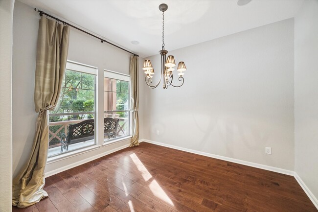 Building Photo - 6 Douvaine Ct