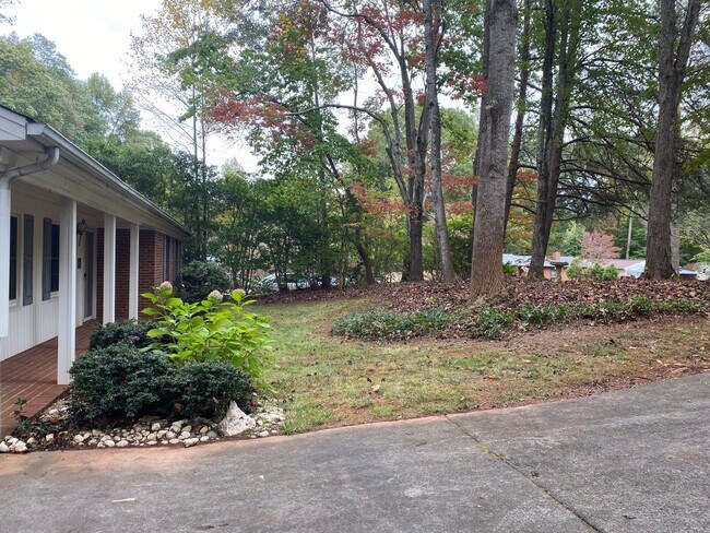 Foto del edificio - Quiet Cottage in Greensboro NC