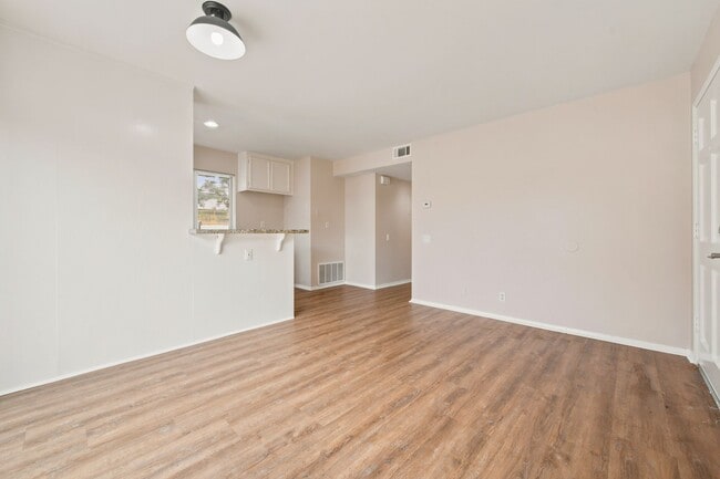 Building Photo - 225 20th St