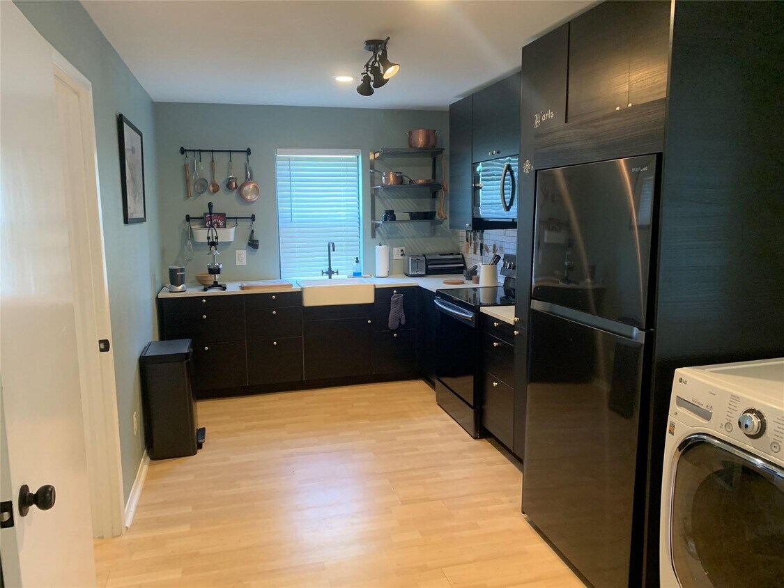 Foto principal - 6241 Wheaton Dr
