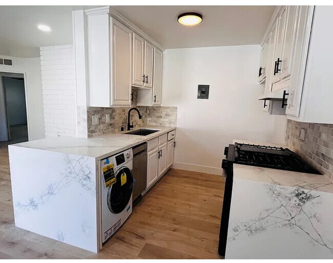 Foto del edificio - 17082 Emerald Ln