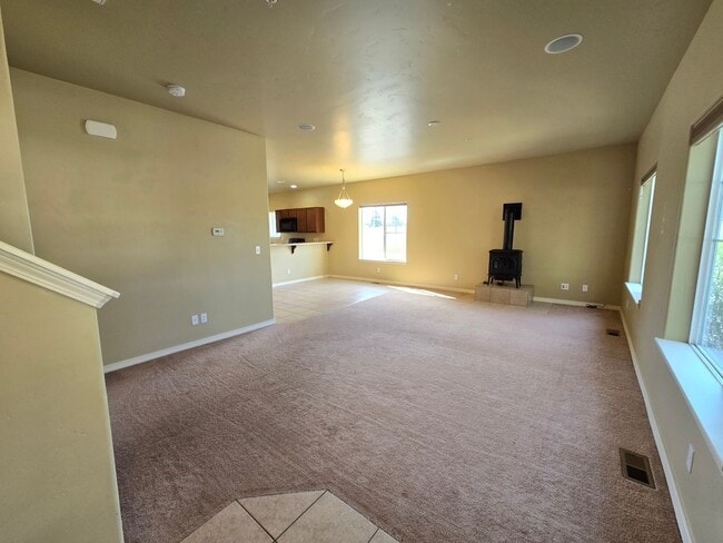Foto del edificio - *PENDING* Beautiful 3 Bedroom-2 1/2 Bath E...