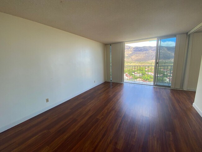 Building Photo - Makaha Valley Towers - One Bedroom