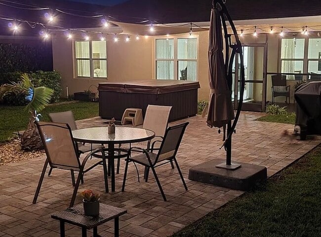 Building Photo - 1495 Lexington Square SW