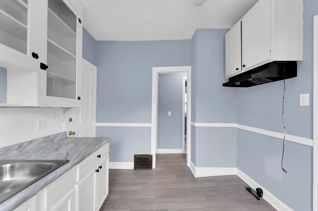 Foto del edificio - 2206 Kenneth Ave