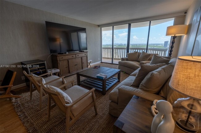 Building Photo - 1000 W Island Blvd