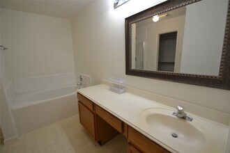 Building Photo - 5126 Riverwood Dr