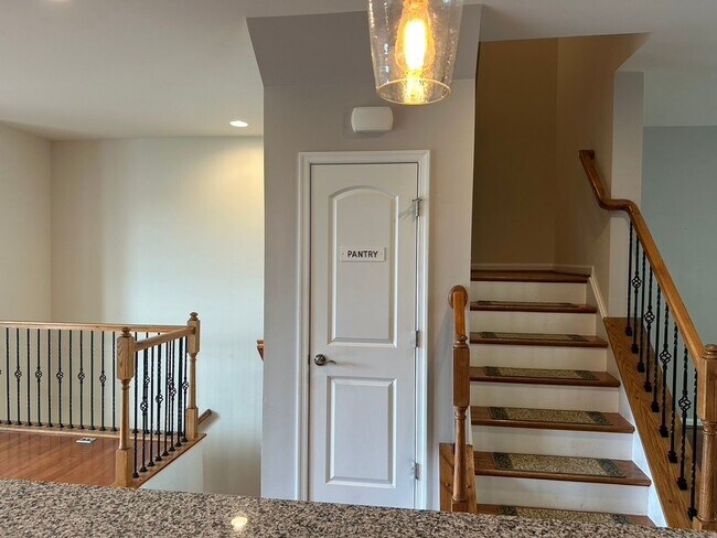 Foto del edificio - 1333 Gilmore St