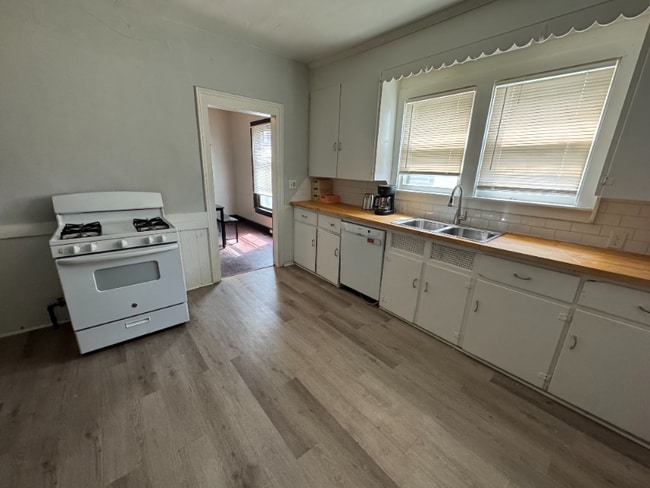 Foto del edificio - 405 Carrier St NE