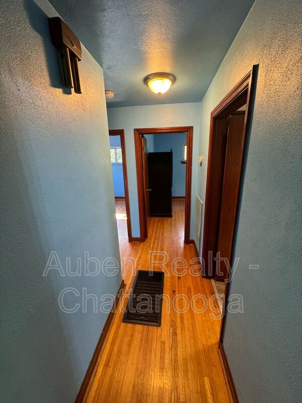 Foto del edificio - 1501 Akins Dr