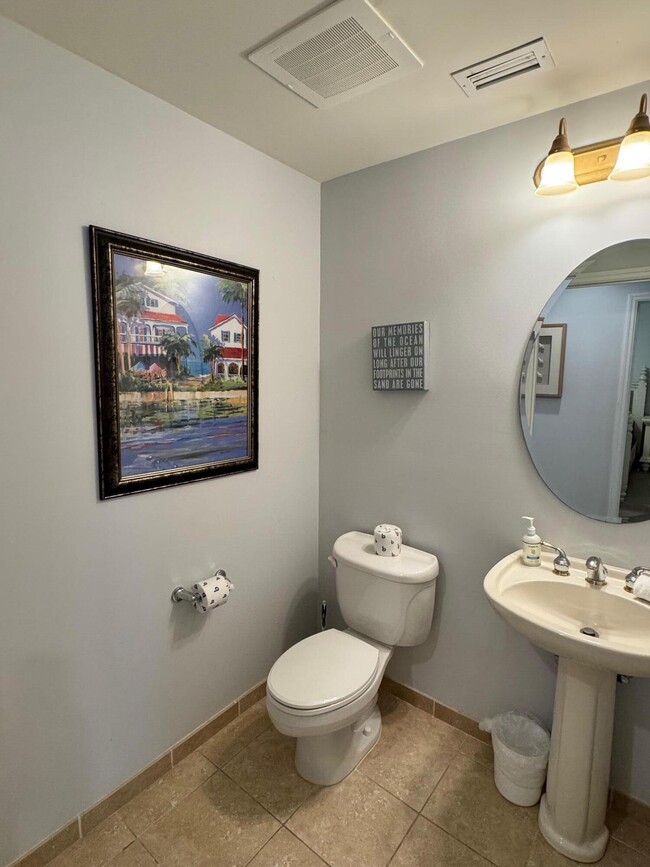 Building Photo - 1732 W County Hwy 30A