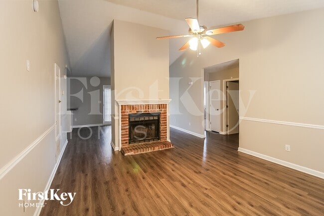 Foto del edificio - 8920 Woodlake Ct