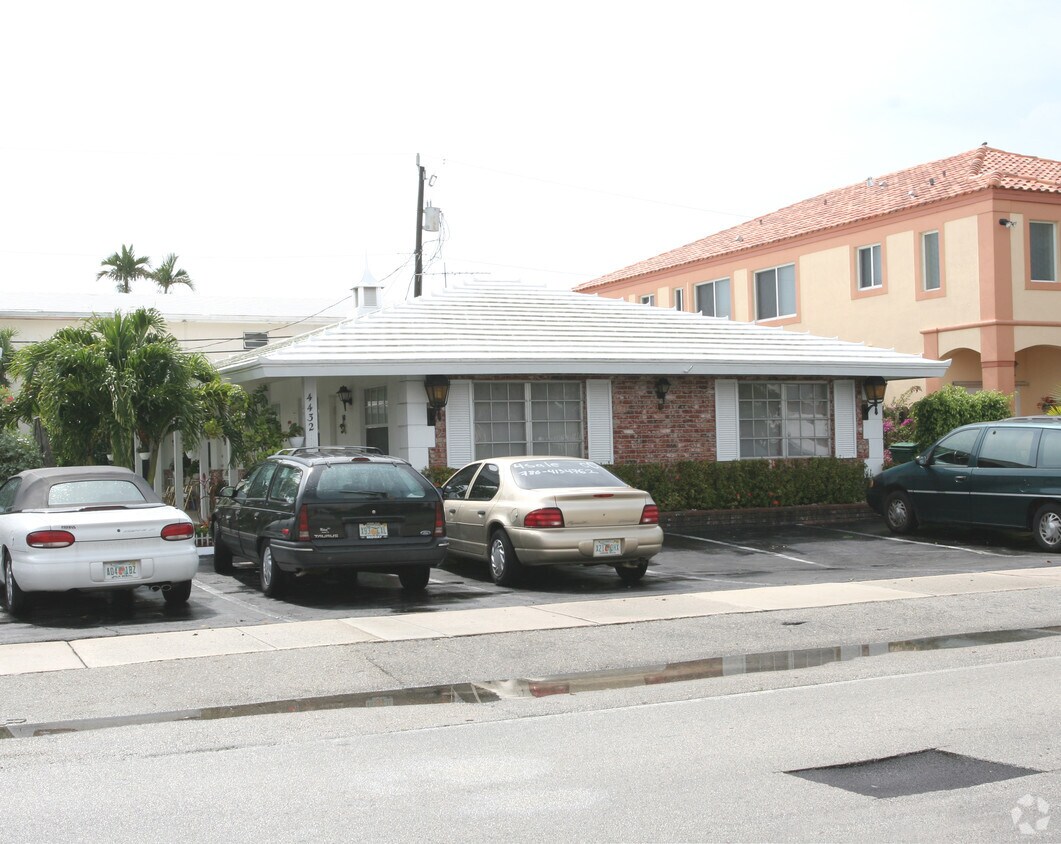 Foto principal - 4417-4421 Poinciana St