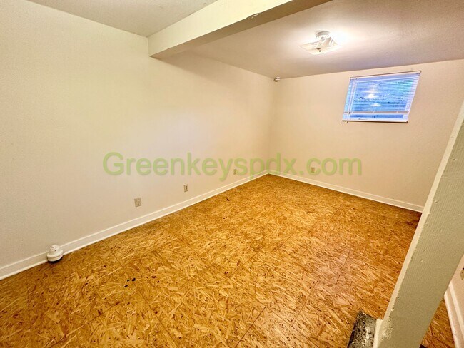 Foto del edificio - 3 Bed 1 Bath Unit in Ne Portland