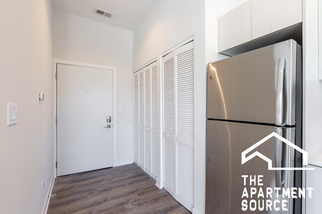 Foto del edificio - 2247 W Lawrence Ave