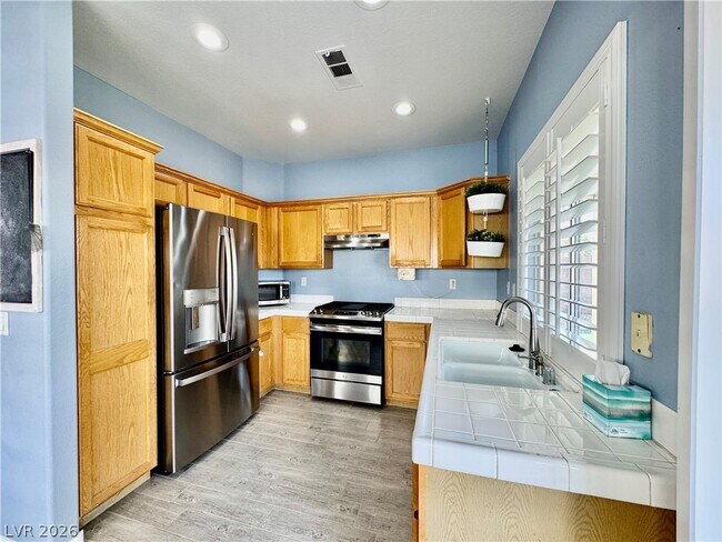 Foto del edificio - 8645 Emerald Grove Way