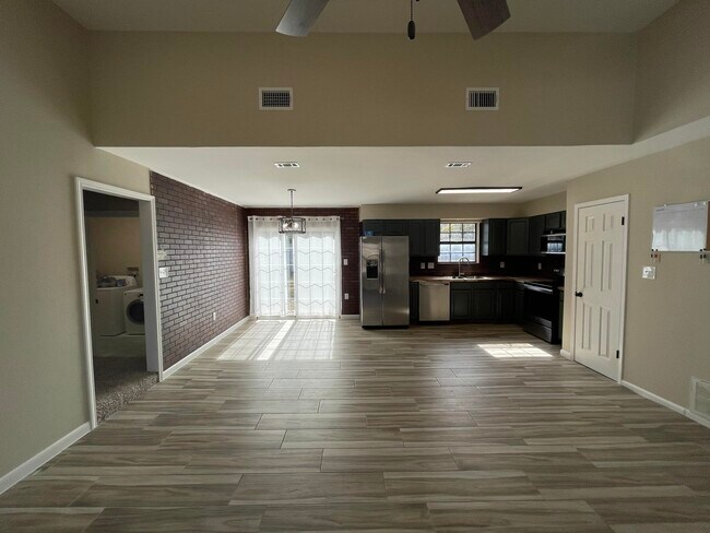 Building Photo - 212 Grand Prix Dr