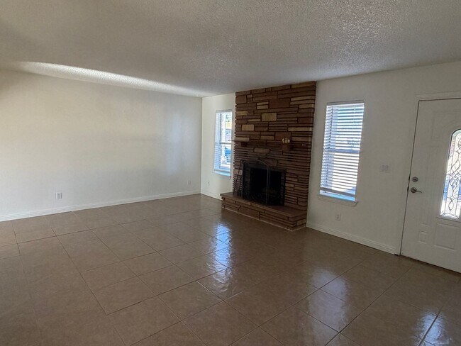 Foto del edificio - Charming 3 Bedroom with Huge Master Suite