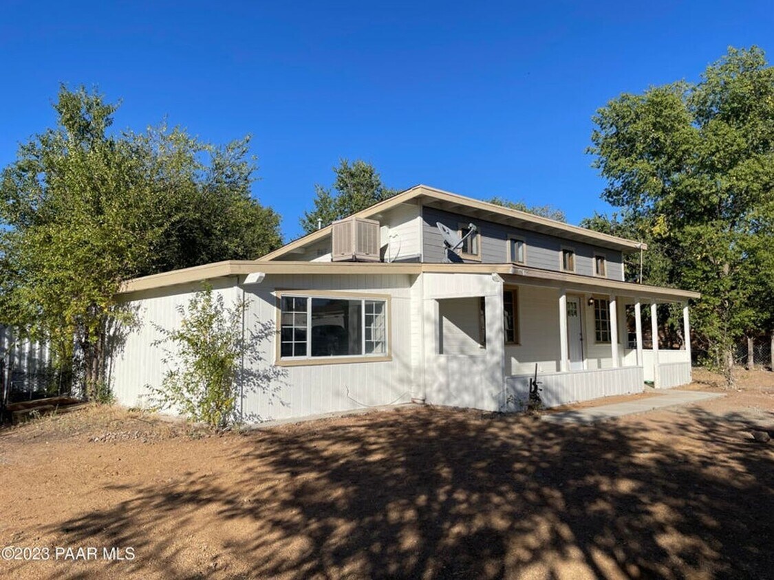 Foto principal - APPLY NOW - 1878 Beverly Ln