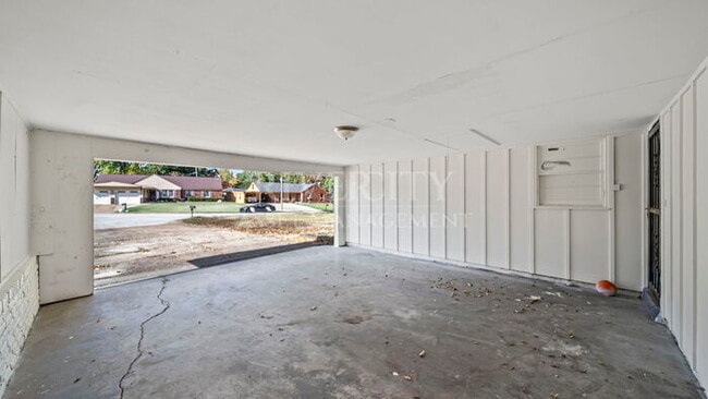 Building Photo - Stunning, Move-In Ready Home in Whitehaven! Section 8 Welcomed !!!