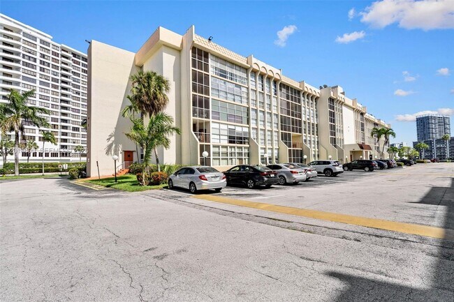 Foto del edificio - 501 Three Islands Boulevard