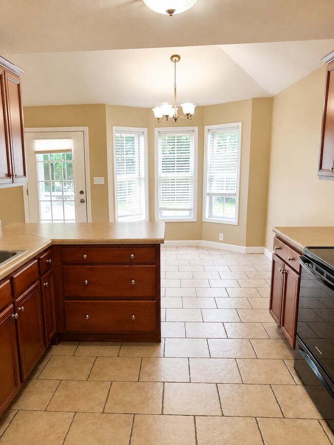 Foto del edificio - 3bed/2bath Home with fenced yard!  New paint and Flooring