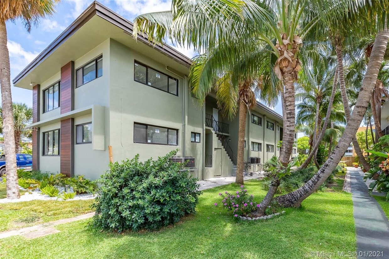 1050 95th St Unit 7, Bay Harbor Islands, FL 33154 Room for Rent in