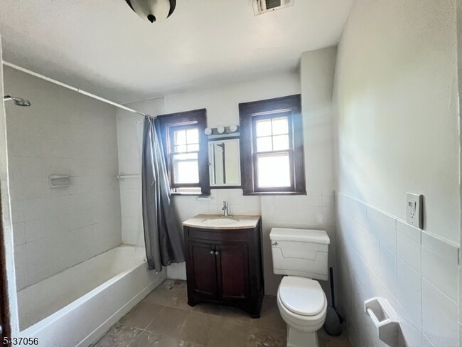 Building Photo - 325 Bogert Ave
