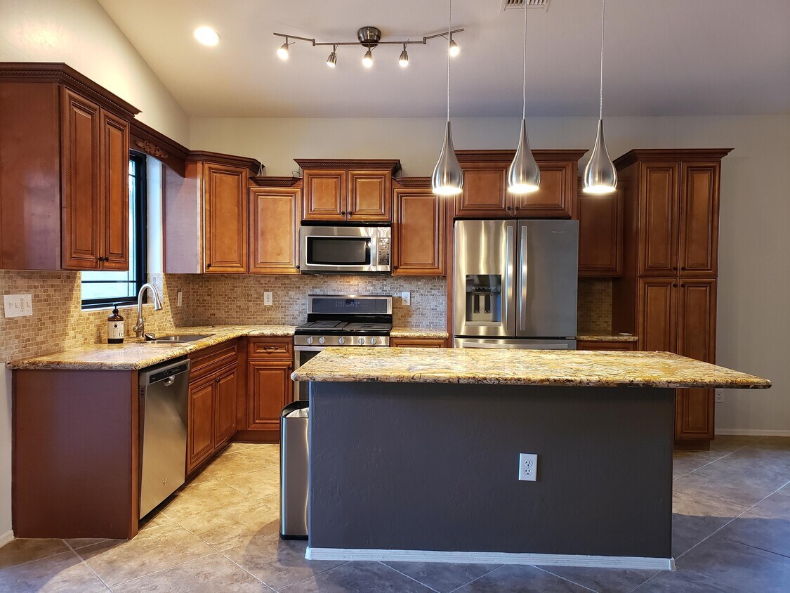 Foto principal - 3224 E Desert Cove Ave